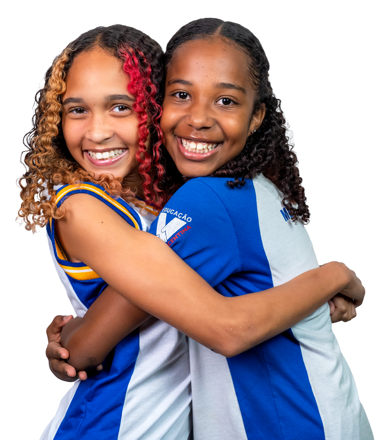 Duas alunas da Escola Medalha Milagrosa abraçadas